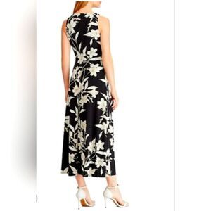 Pretty long floral pleated dress by Kindred,This dress is tagged a size medium.